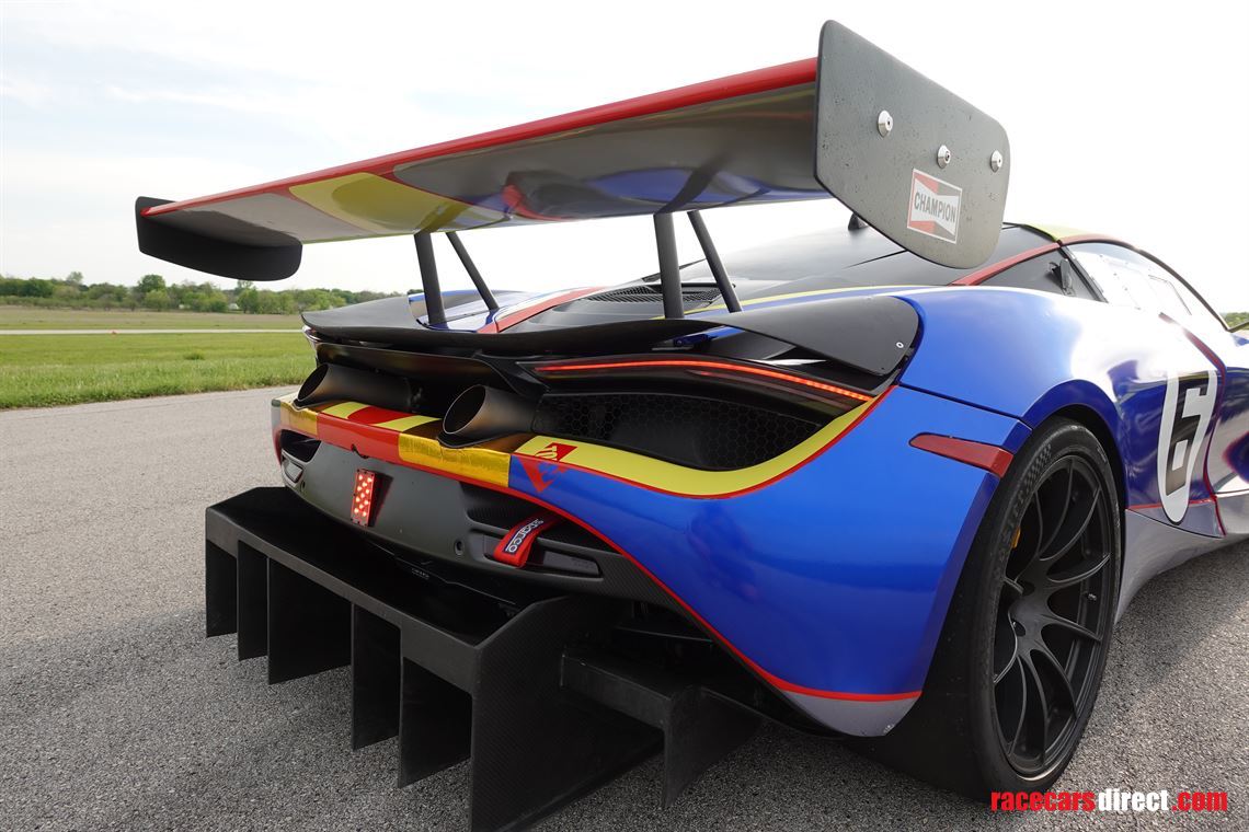 mclaren-720s-and-ducati-1199-panigale-pit-bik