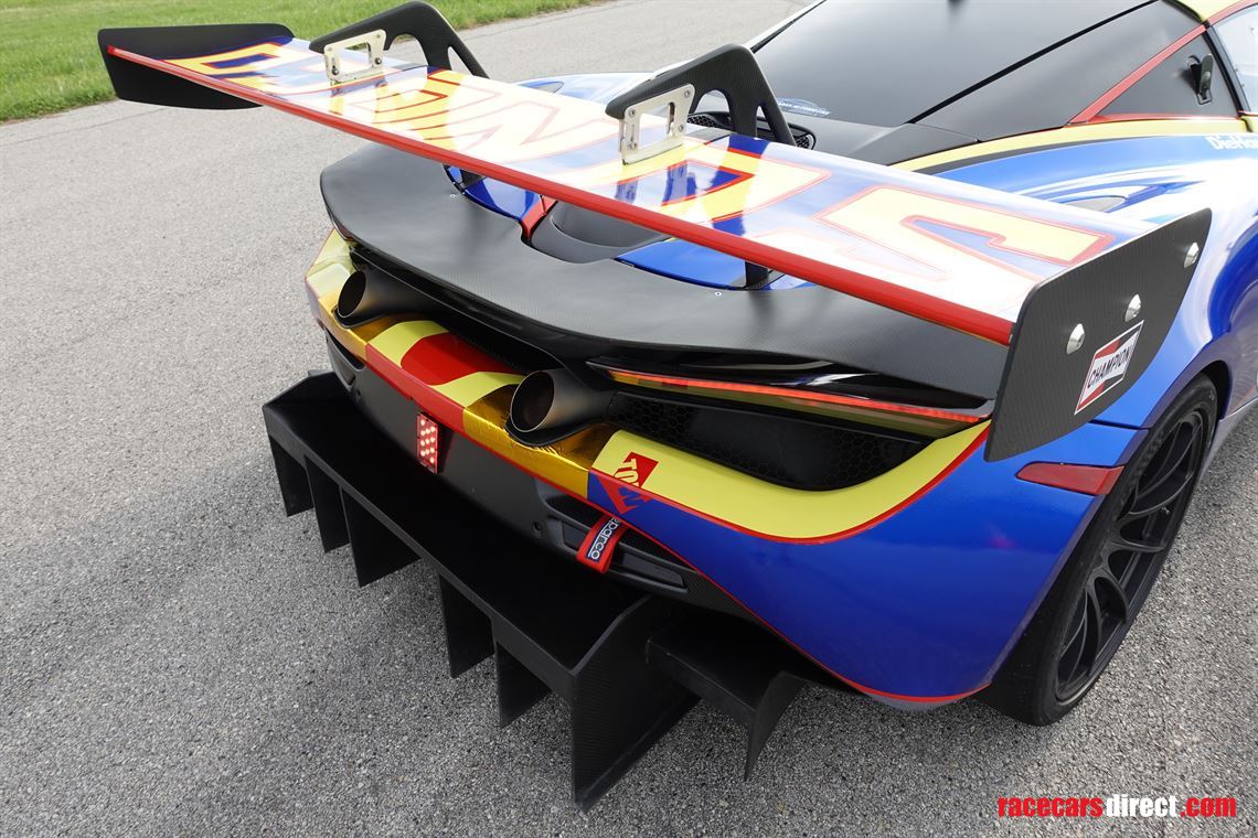 mclaren-720s-and-ducati-1199-panigale-pit-bik