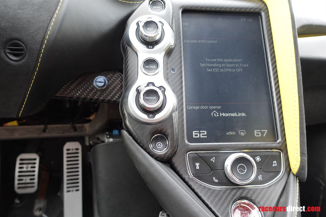 mclaren-720s-and-ducati-1199-panigale-pit-bik