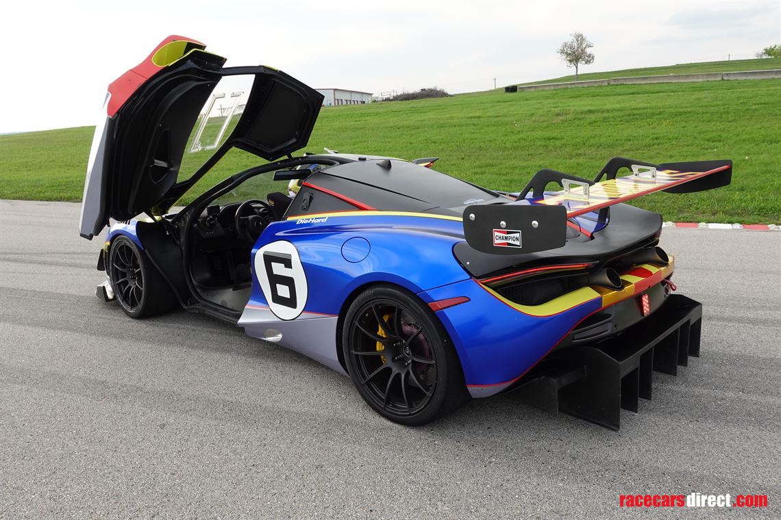 mclaren-720s-and-ducati-1199-panigale-pit-bik