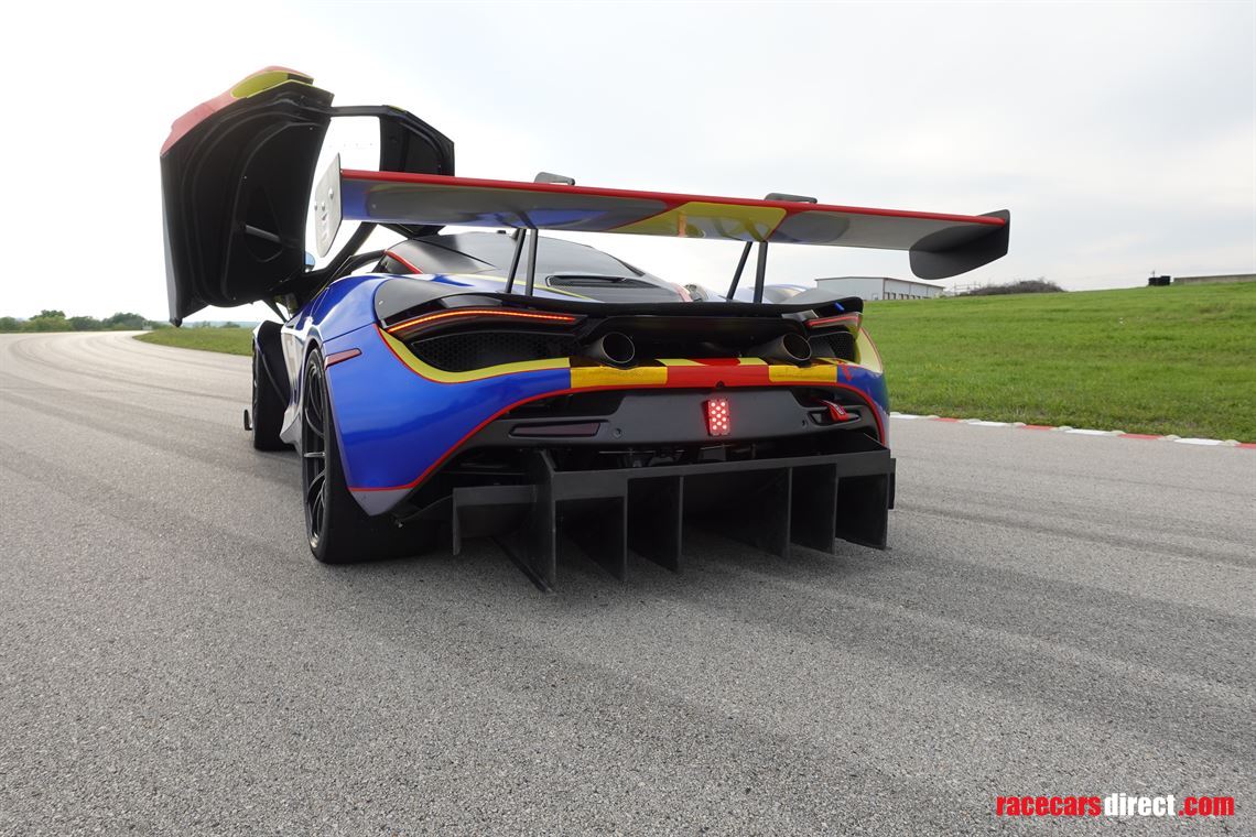 mclaren-720s-and-ducati-1199-panigale-pit-bik