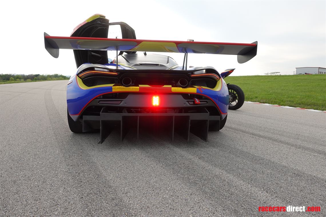 mclaren-720s-and-ducati-1199-panigale-pit-bik