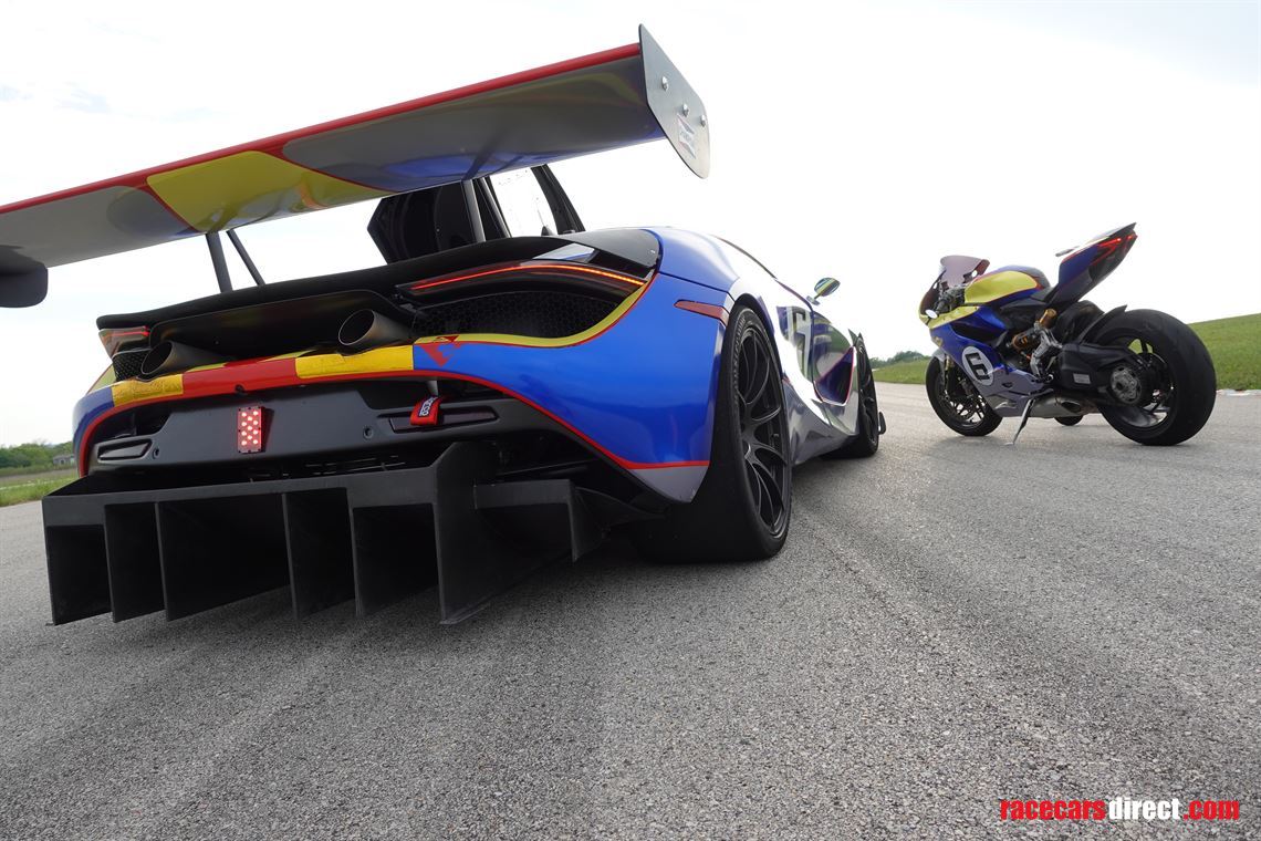 mclaren-720s-and-ducati-1199-panigale-pit-bik