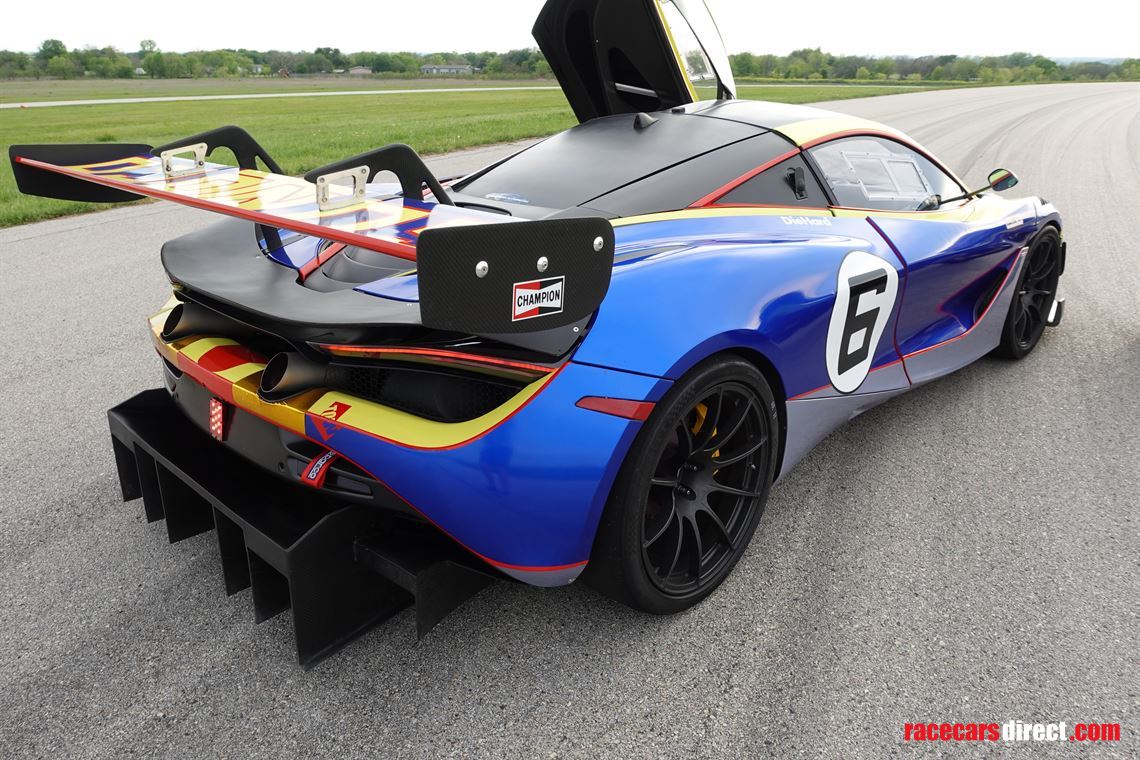 mclaren-720s-and-ducati-1199-panigale-pit-bik