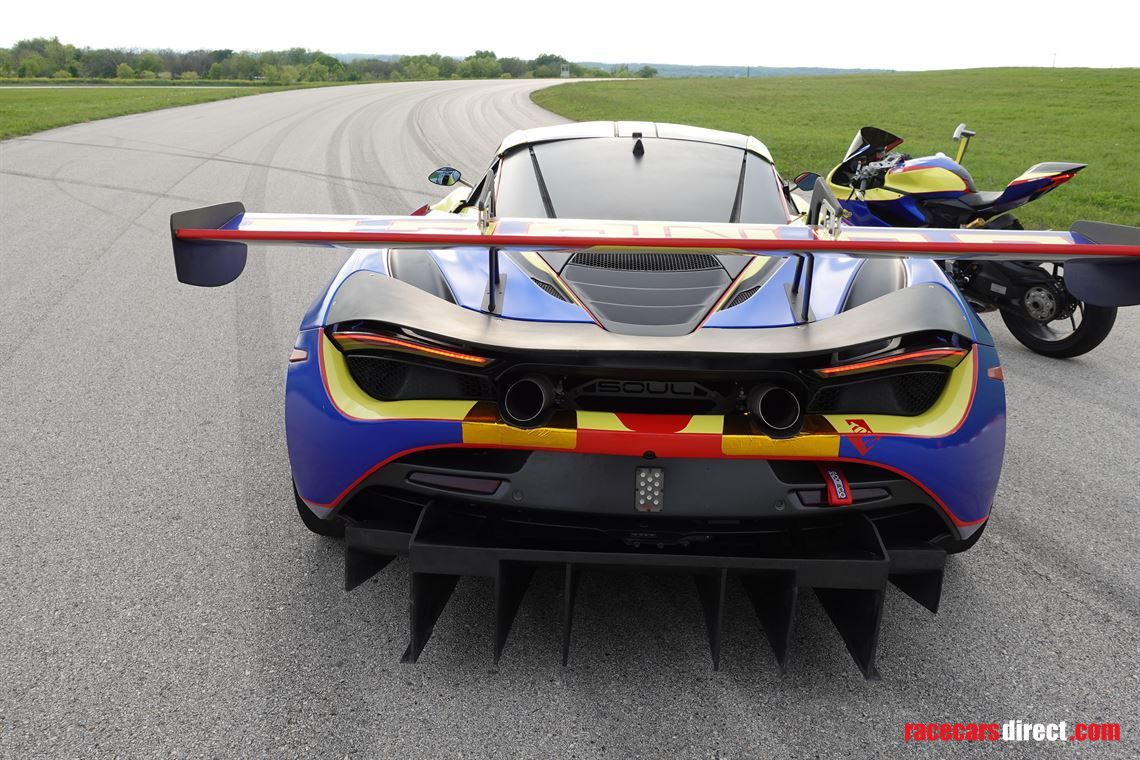 mclaren-720s-and-ducati-1199-panigale-pit-bik