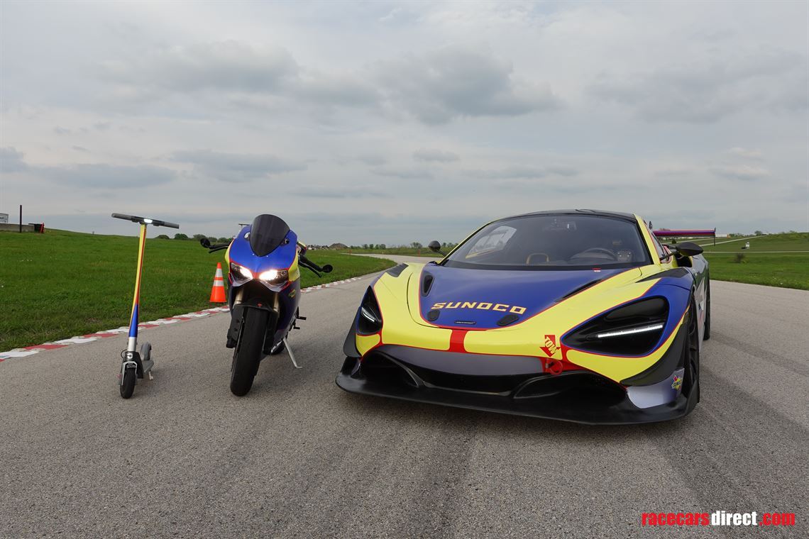 mclaren-720s-and-ducati-1199-panigale-pit-bik
