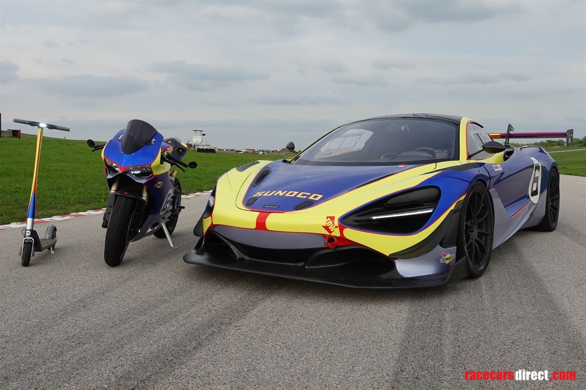 mclaren-720s-and-ducati-1199-panigale-pit-bik