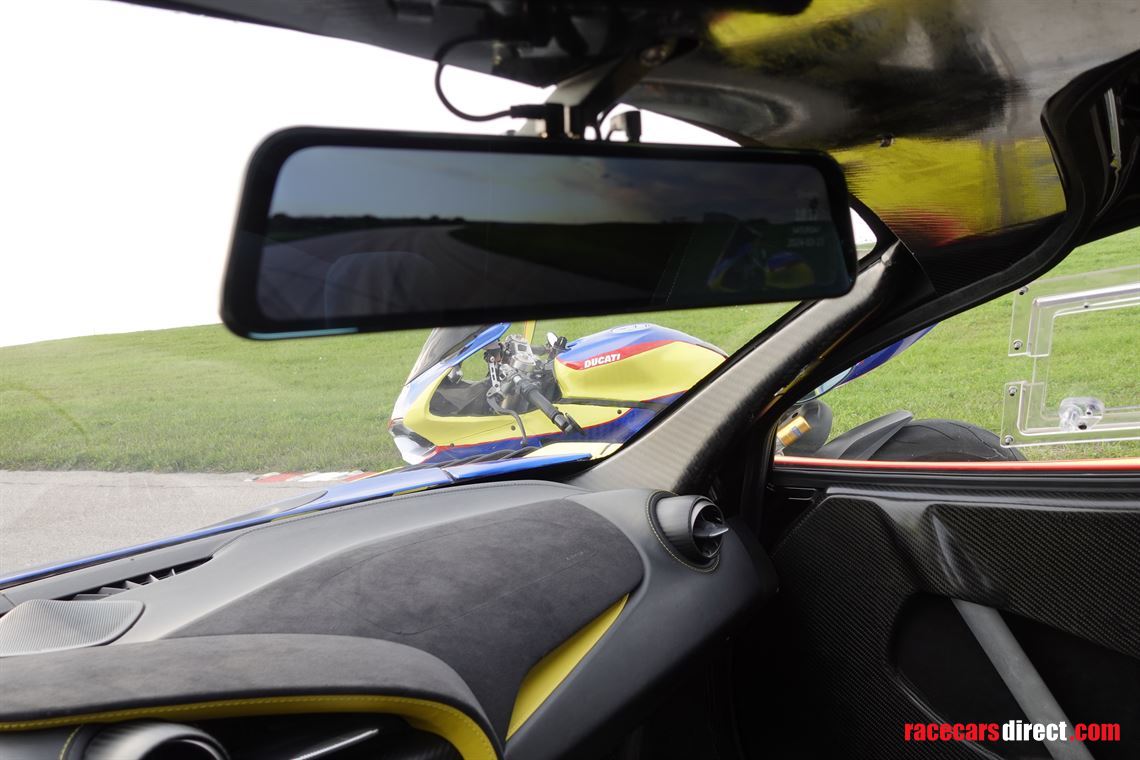 mclaren-720s-and-ducati-1199-panigale-pit-bik