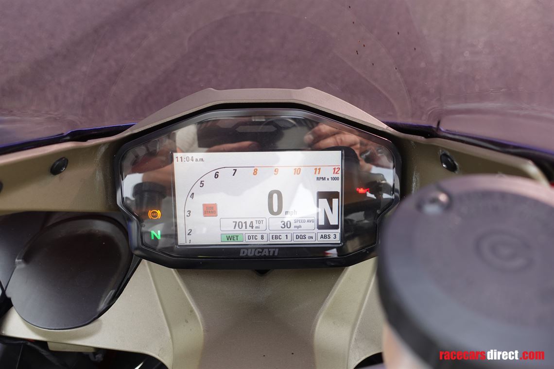 mclaren-720s-and-ducati-1199-panigale-pit-bik