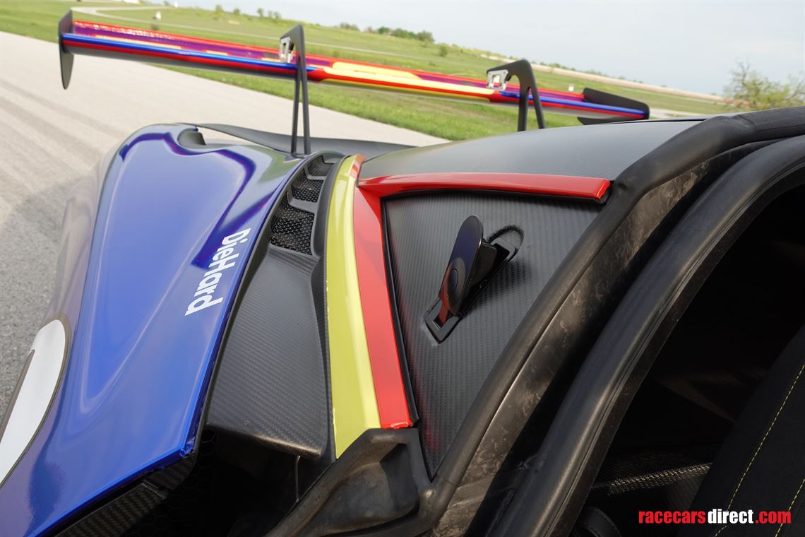 mclaren-720s-and-ducati-1199-panigale-pit-bik