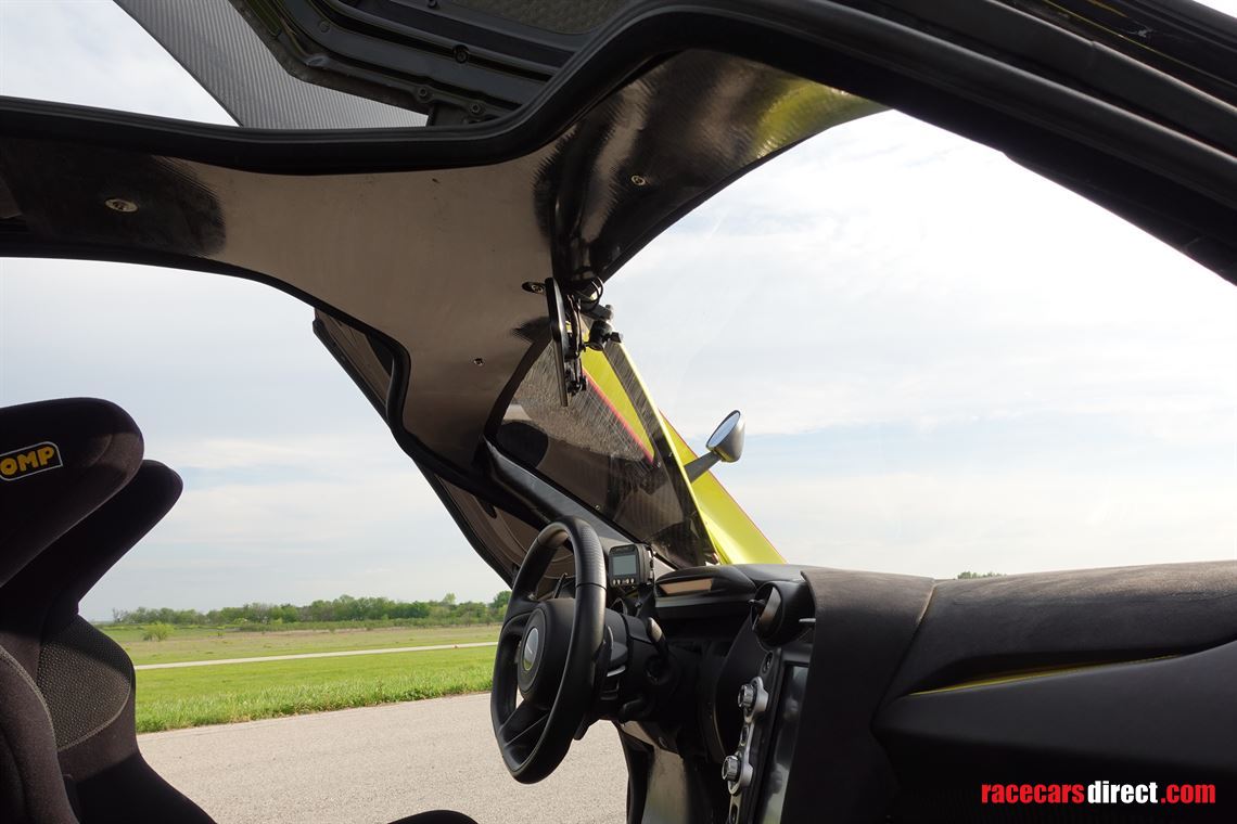 mclaren-720s-and-ducati-1199-panigale-pit-bik