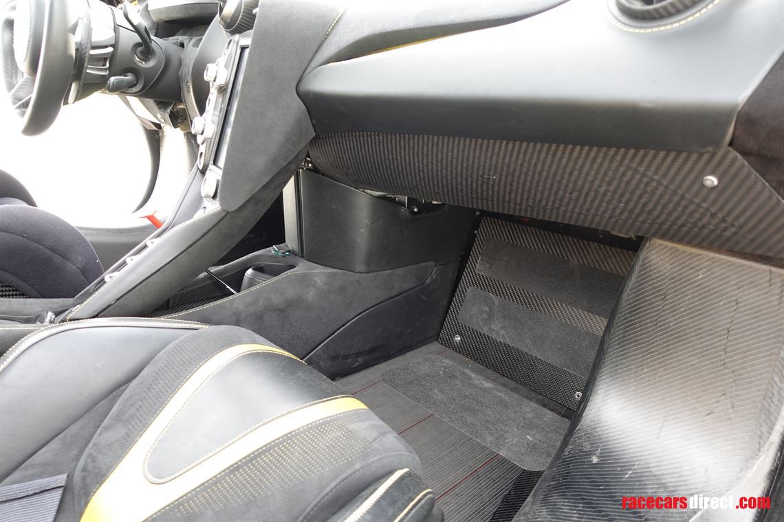 mclaren-720s-and-ducati-1199-panigale-pit-bik