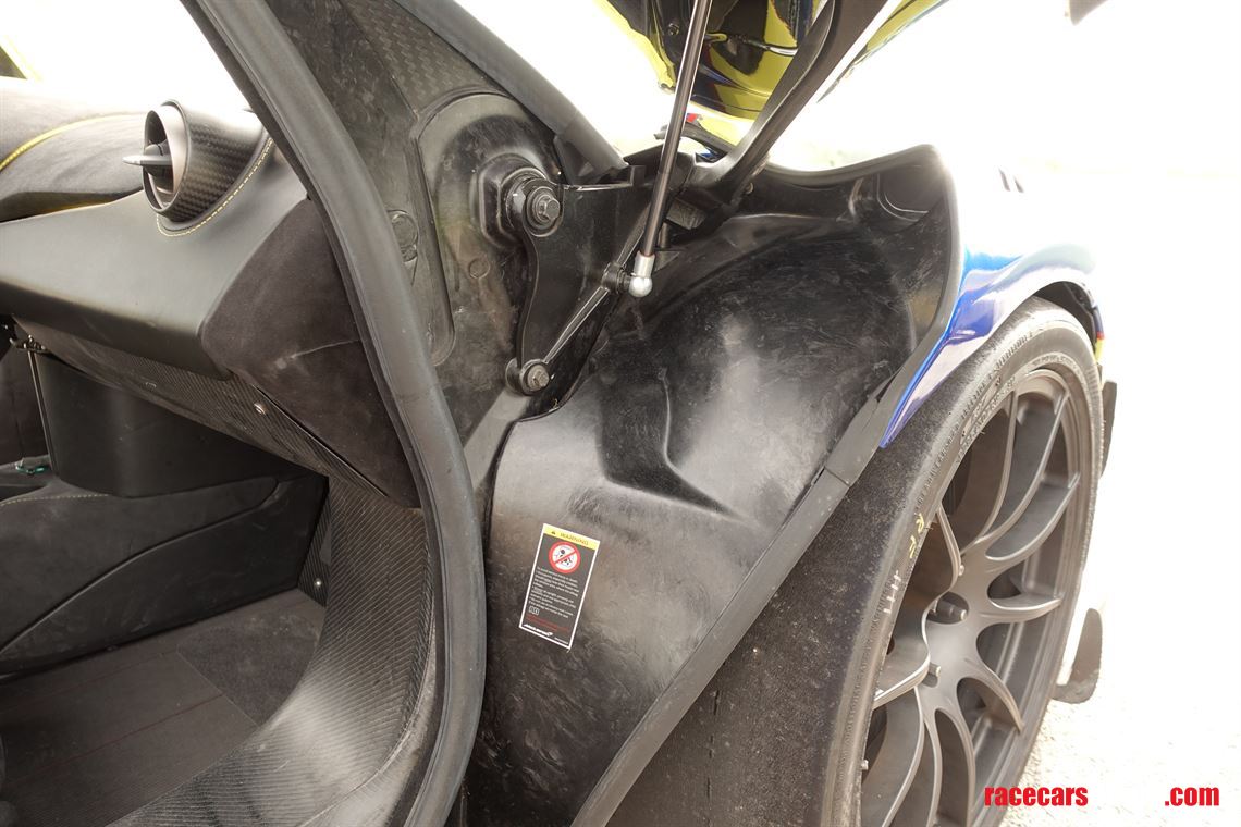 mclaren-720s-and-ducati-1199-panigale-pit-bik