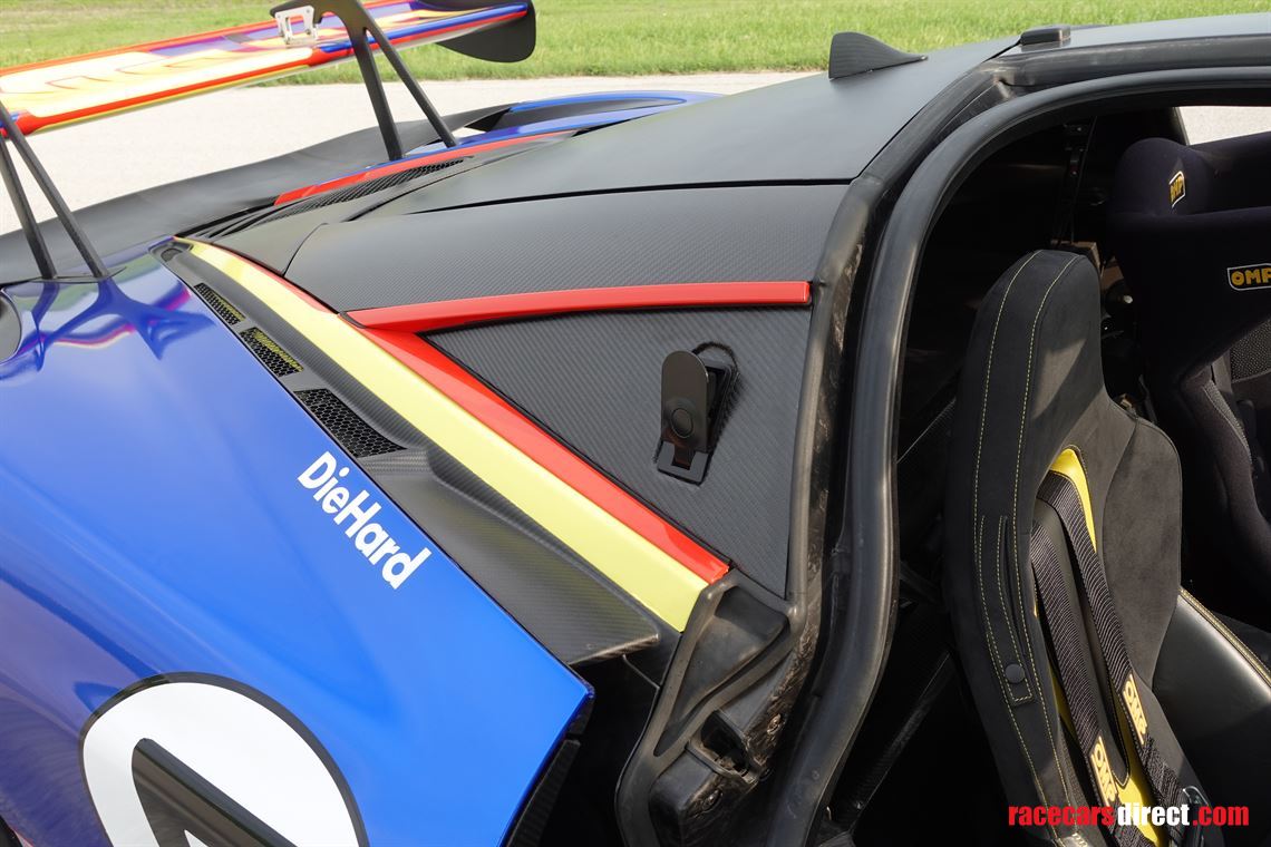 mclaren-720s-and-ducati-1199-panigale-pit-bik