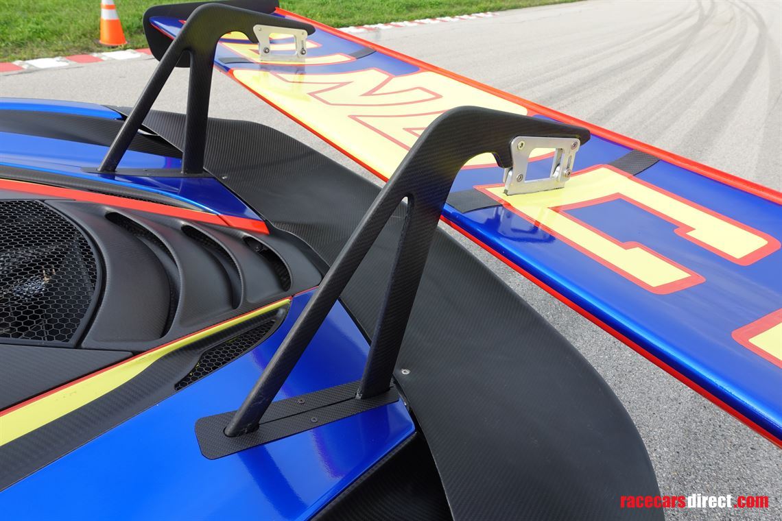 mclaren-720s-and-ducati-1199-panigale-pit-bik