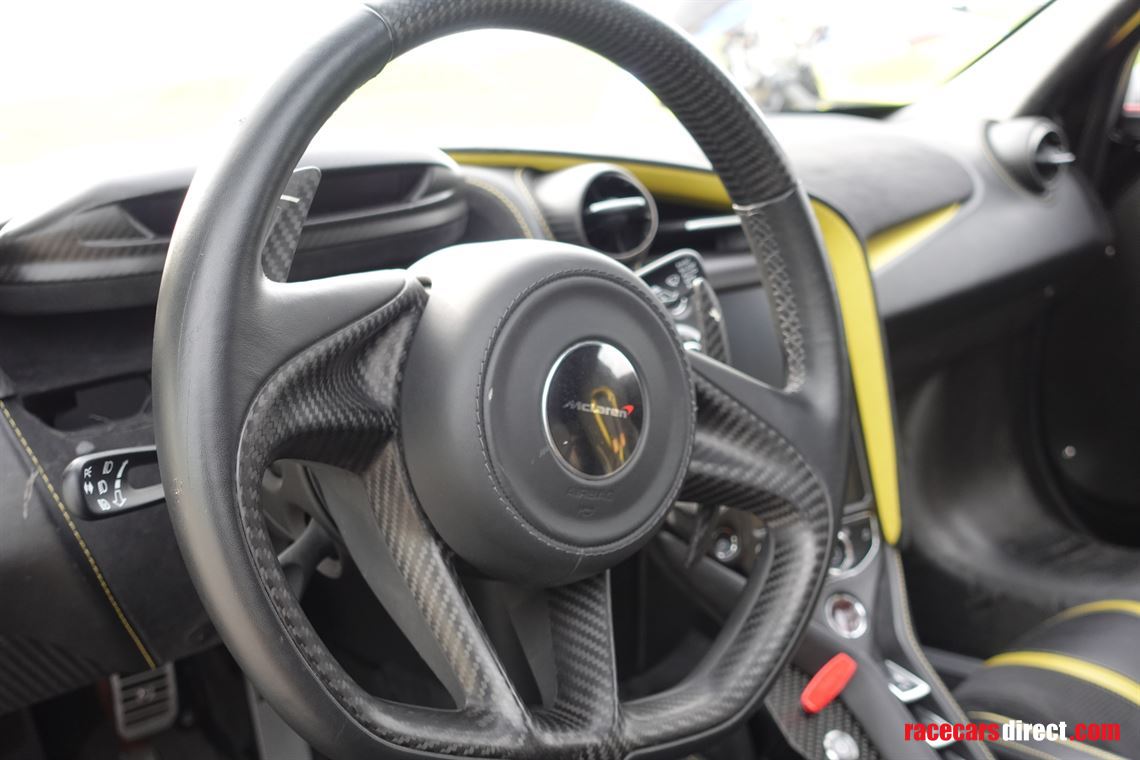 mclaren-720s-and-ducati-1199-panigale-pit-bik