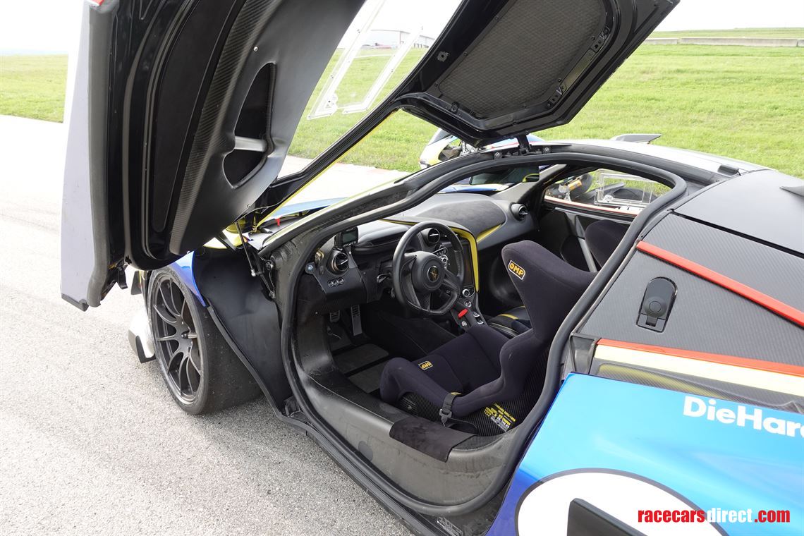 mclaren-720s-and-ducati-1199-panigale-pit-bik