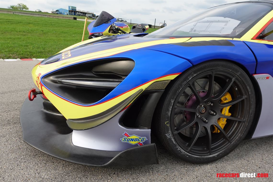 mclaren-720s-and-ducati-1199-panigale-pit-bik