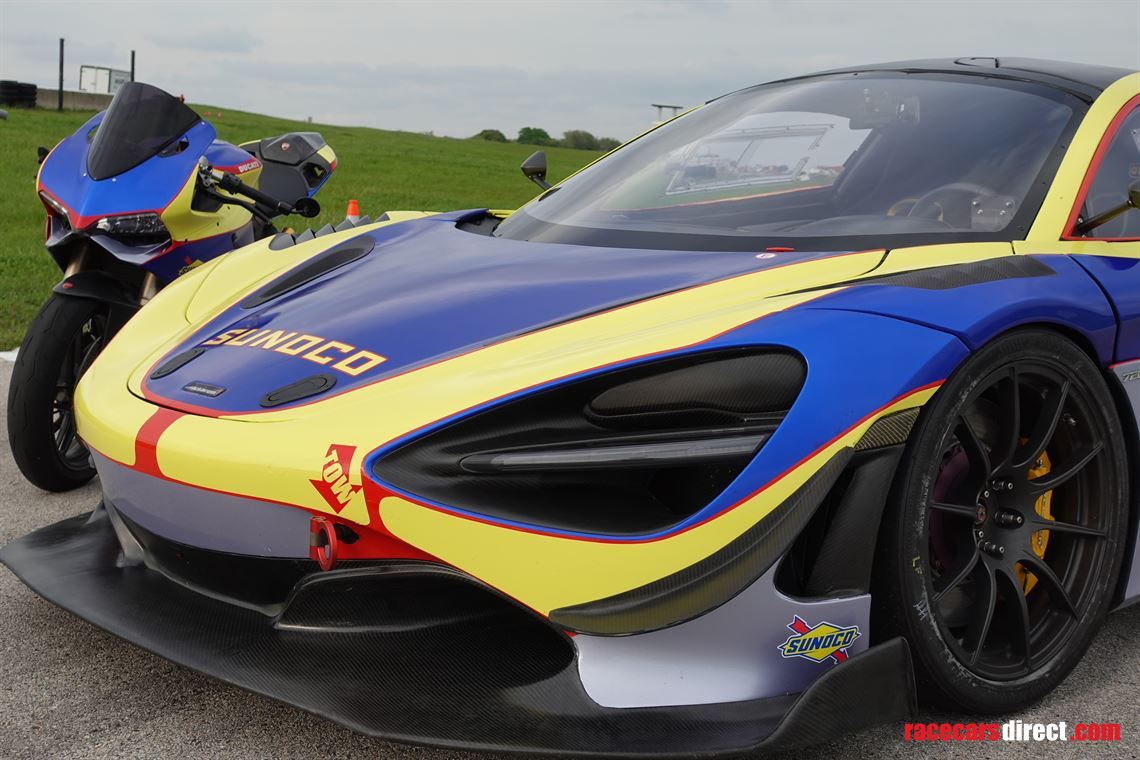 mclaren-720s-and-ducati-1199-panigale-pit-bik