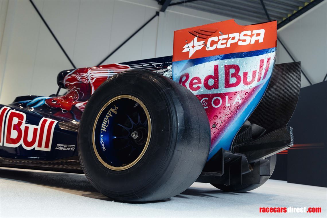 f1-scuderia-toro-rosso-str4-original-2009