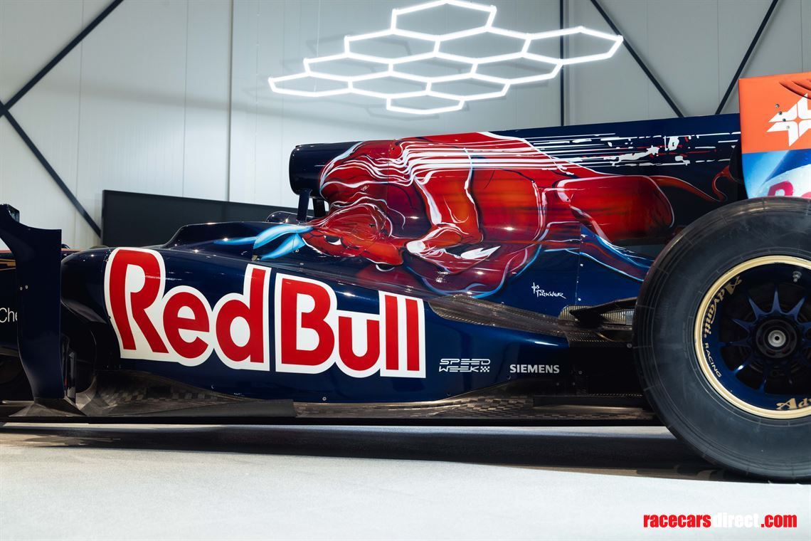 f1-scuderia-toro-rosso-str4-original-2009