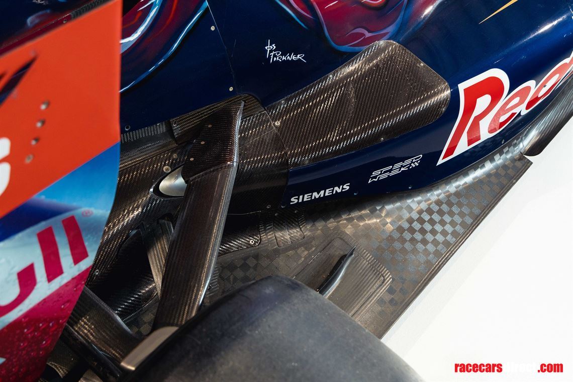 f1-scuderia-toro-rosso-str4-original-2009