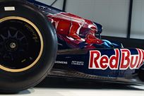 f1-scuderia-toro-rosso-str4-original-2009