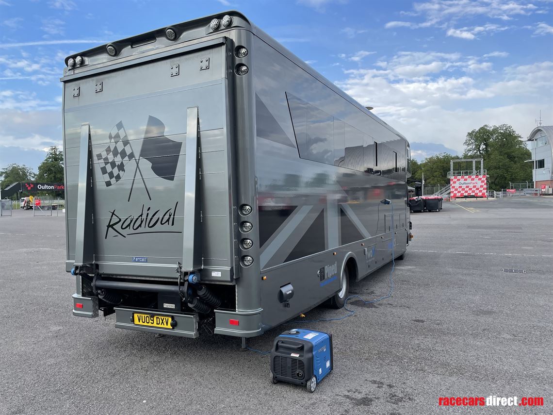 mercedes-luxury-race-truck-with-garage-and-li