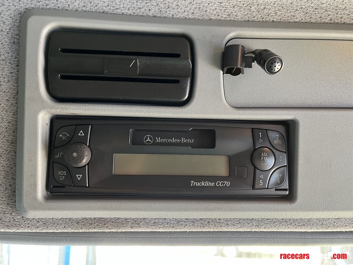 mercedes-luxury-race-truck-with-garage-and-li