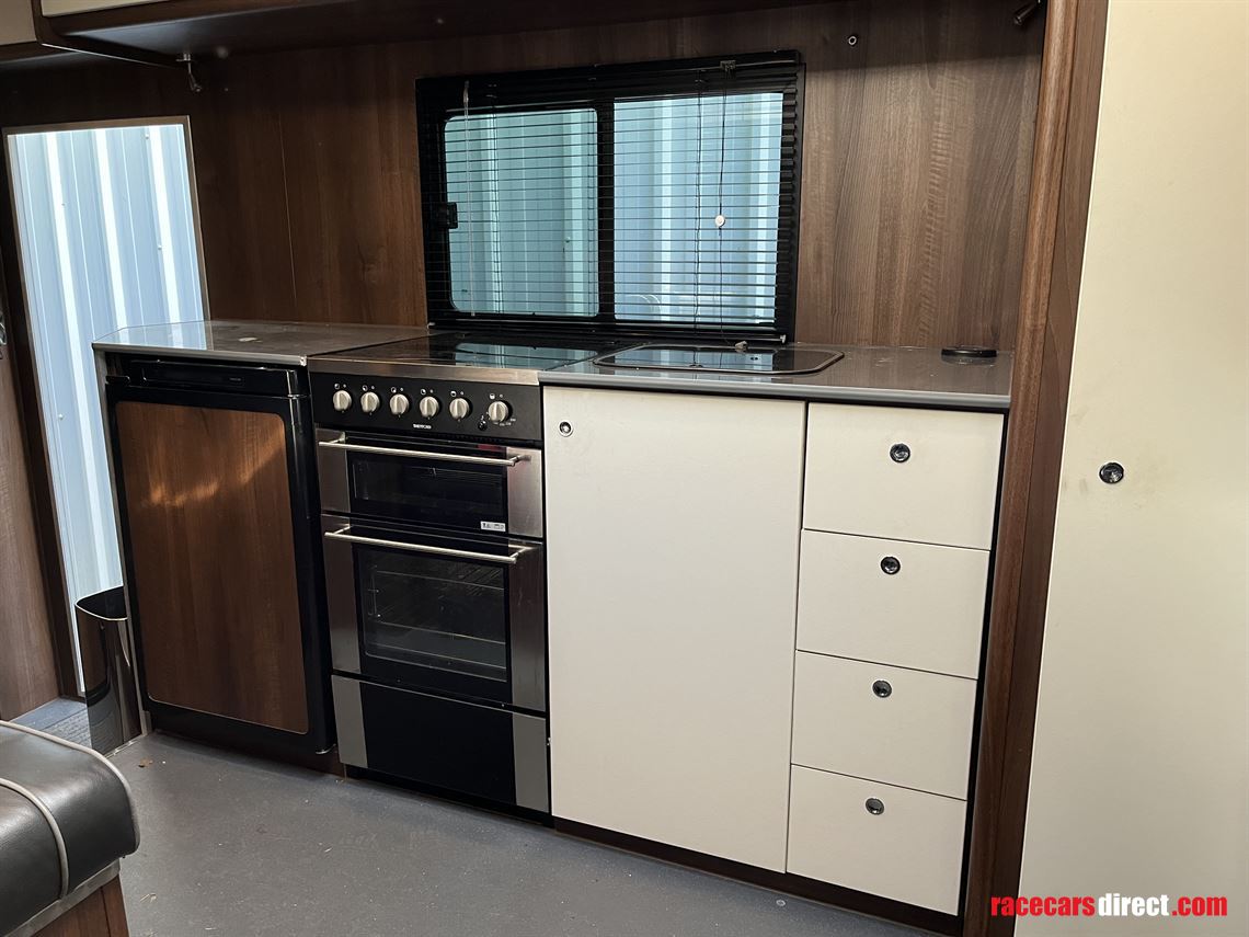 mercedes-luxury-race-truck-with-garage-and-li