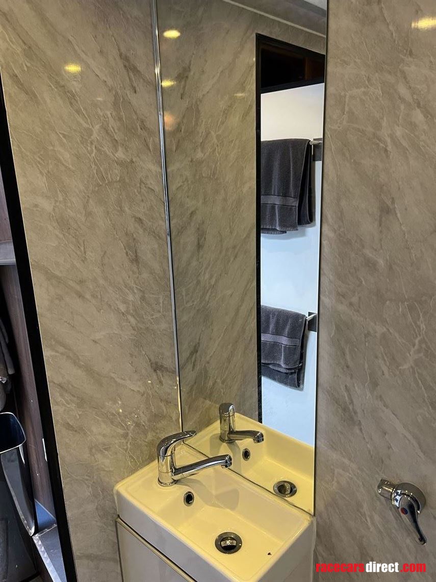 mercedes-luxury-race-truck-with-garage-and-li