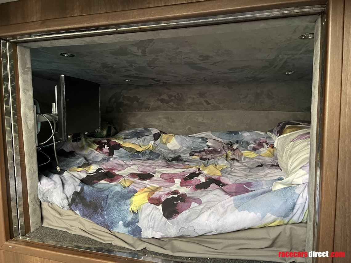 mercedes-luxury-race-truck-with-garage-and-li