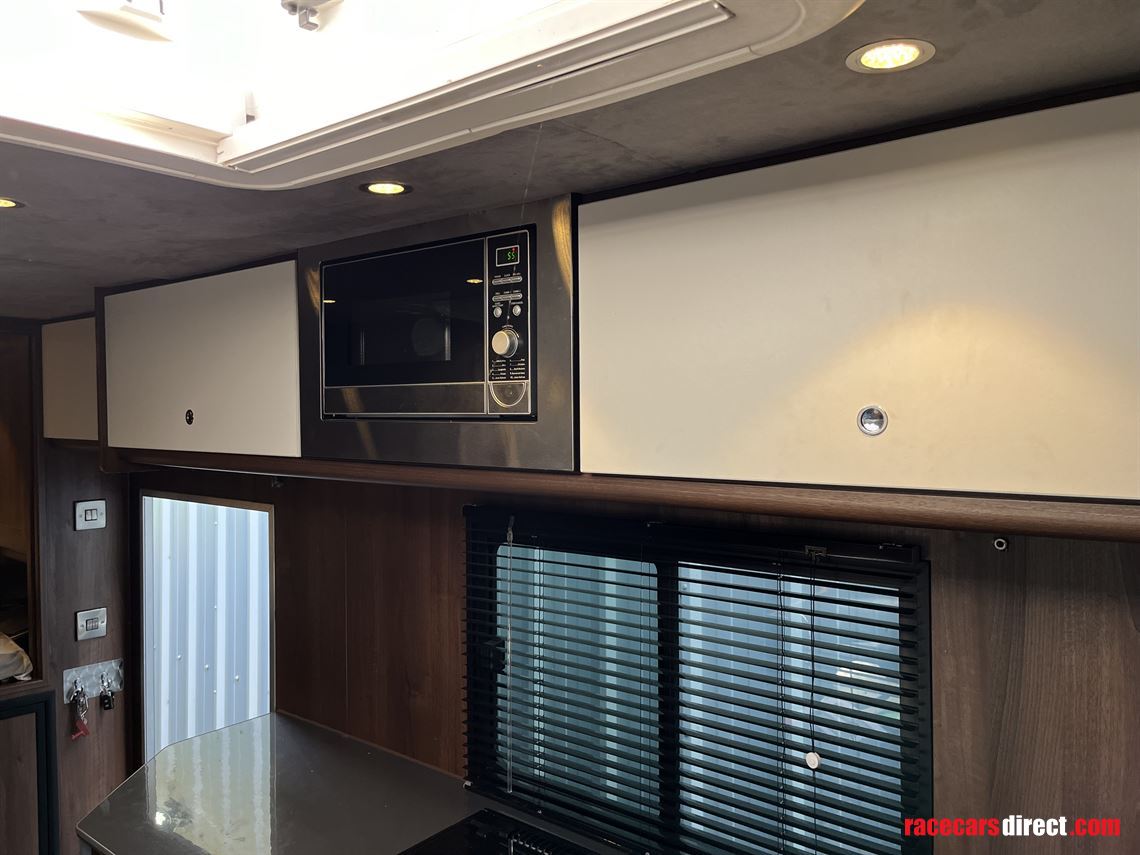 mercedes-luxury-race-truck-with-garage-and-li