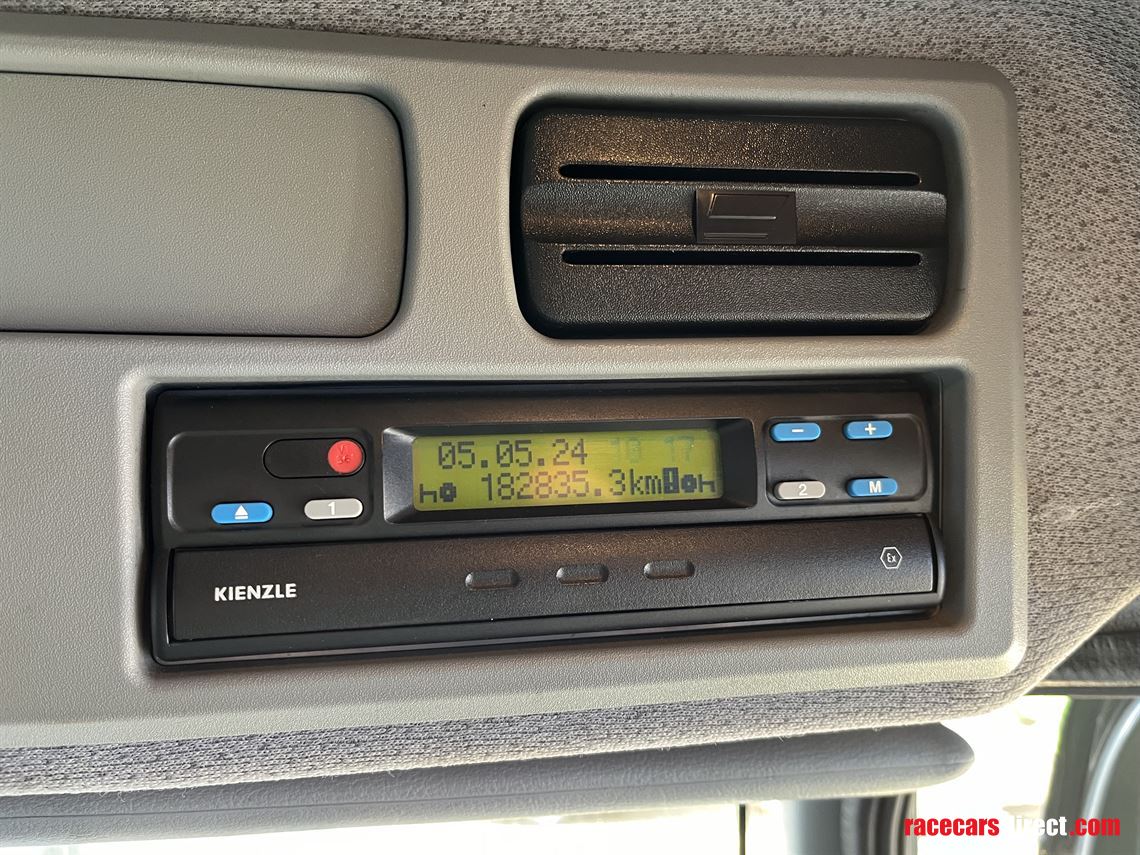 mercedes-luxury-race-truck-with-garage-and-li