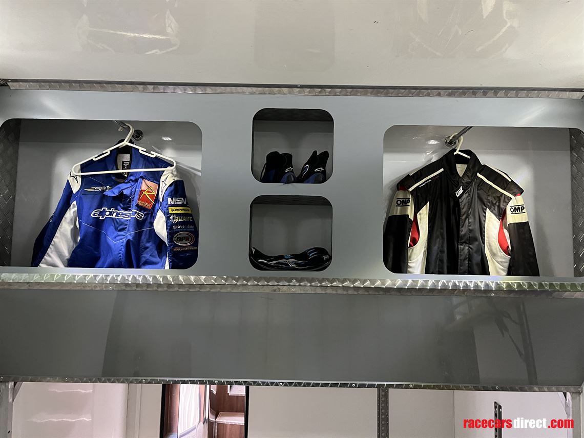 mercedes-luxury-race-truck-with-garage-and-li