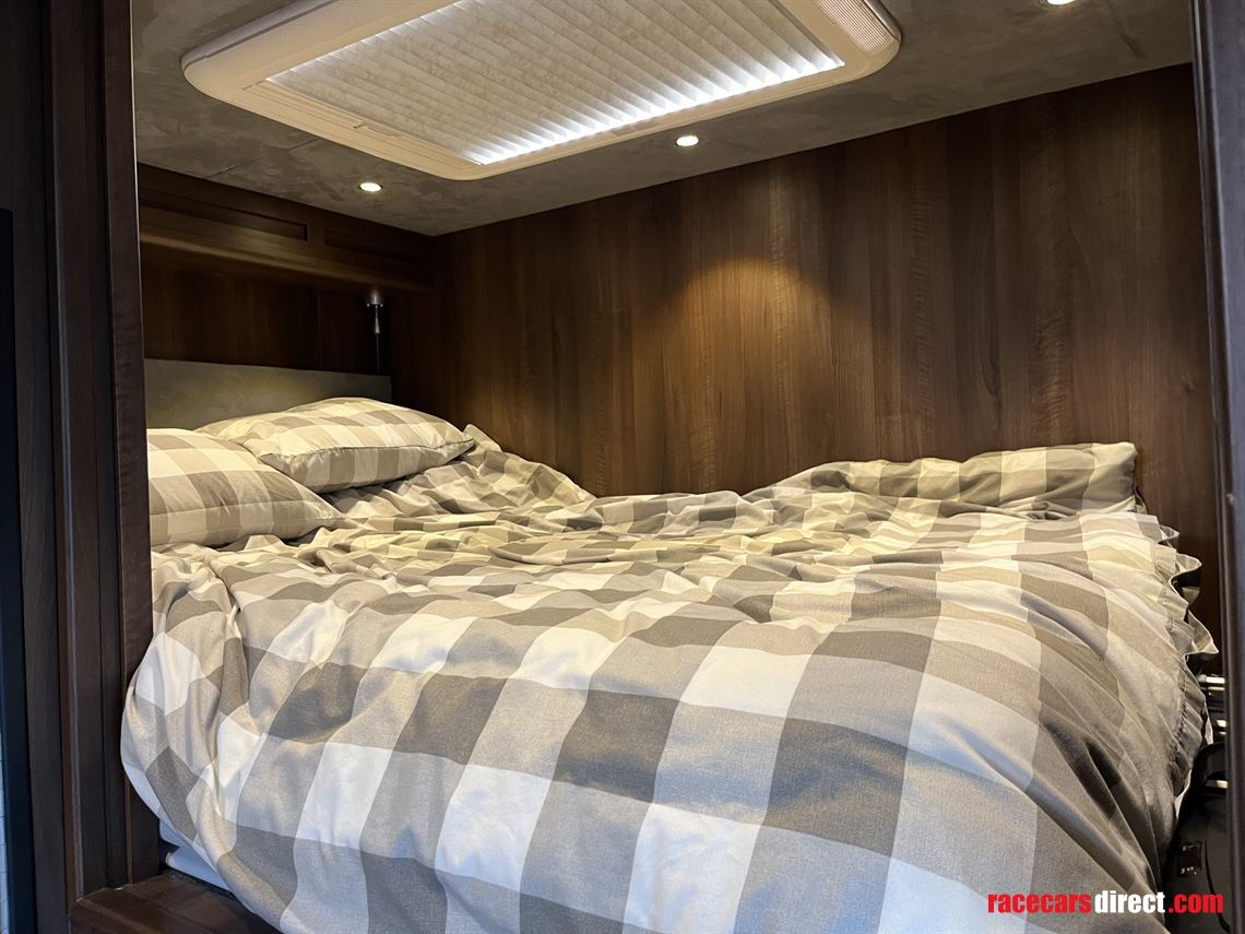 mercedes-luxury-race-truck-with-garage-and-li