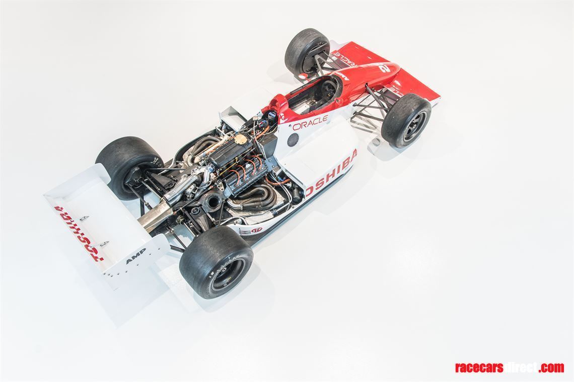 indy-car-lola-t8900-running-car