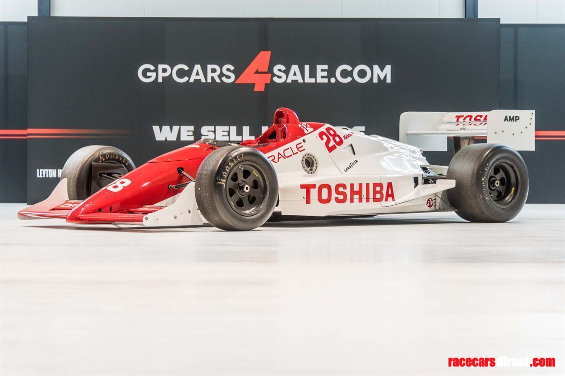 indy-car-lola-t8900-running-car