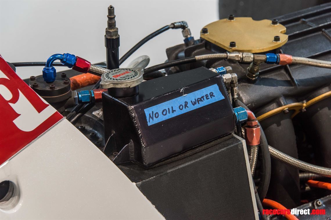 indy-car-lola-t8900-running-car