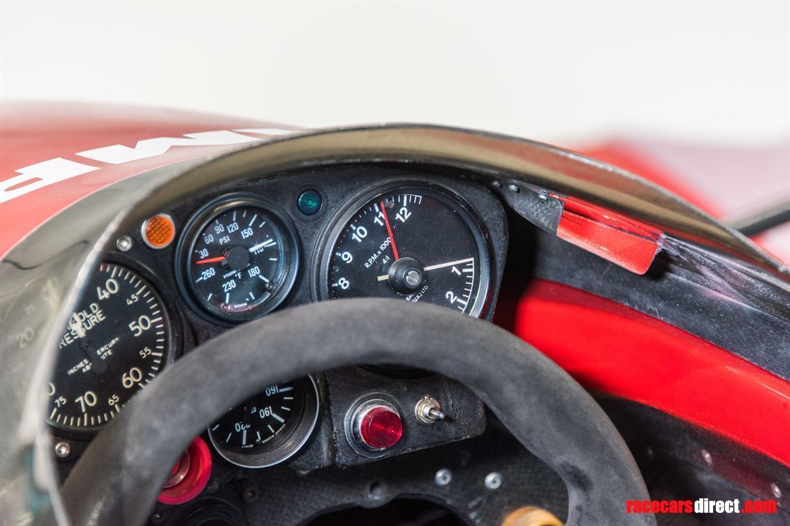 indy-car-lola-t8900-running-car