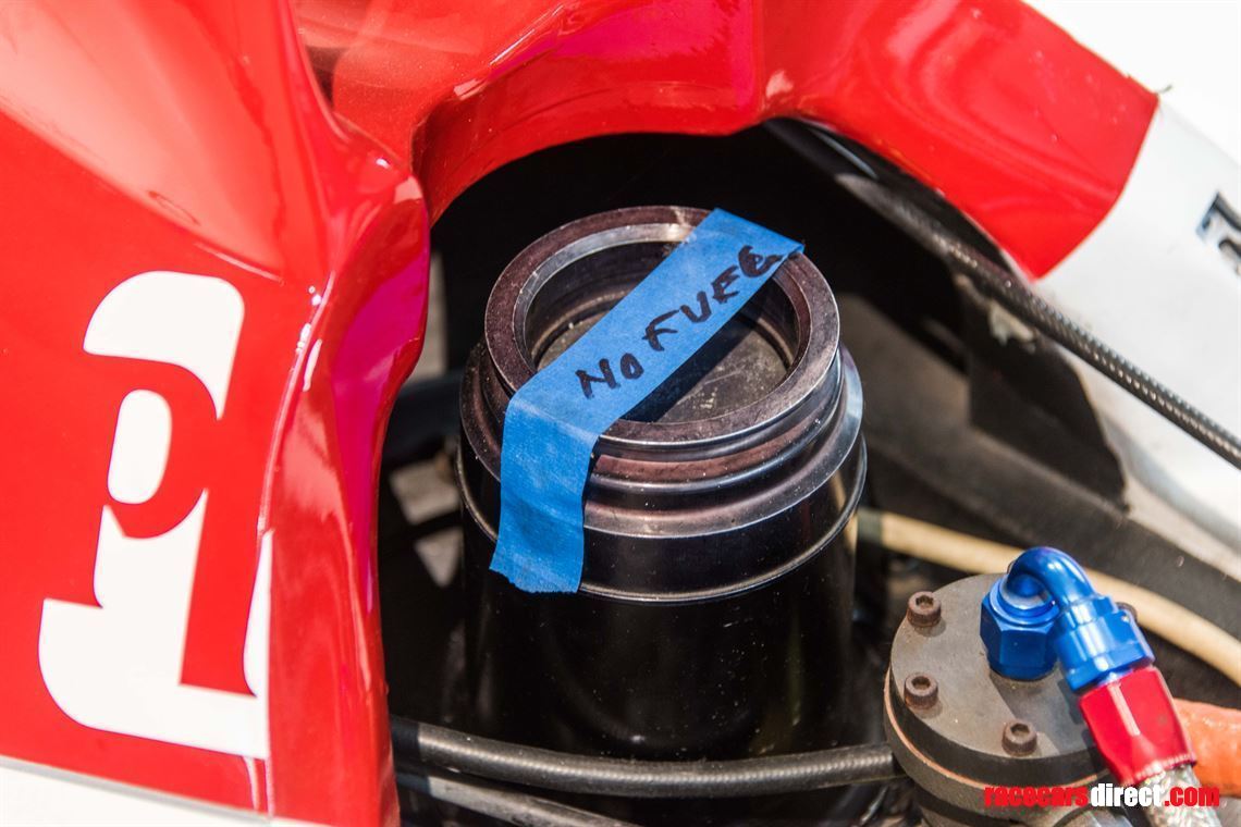 indy-car-lola-t8900-running-car