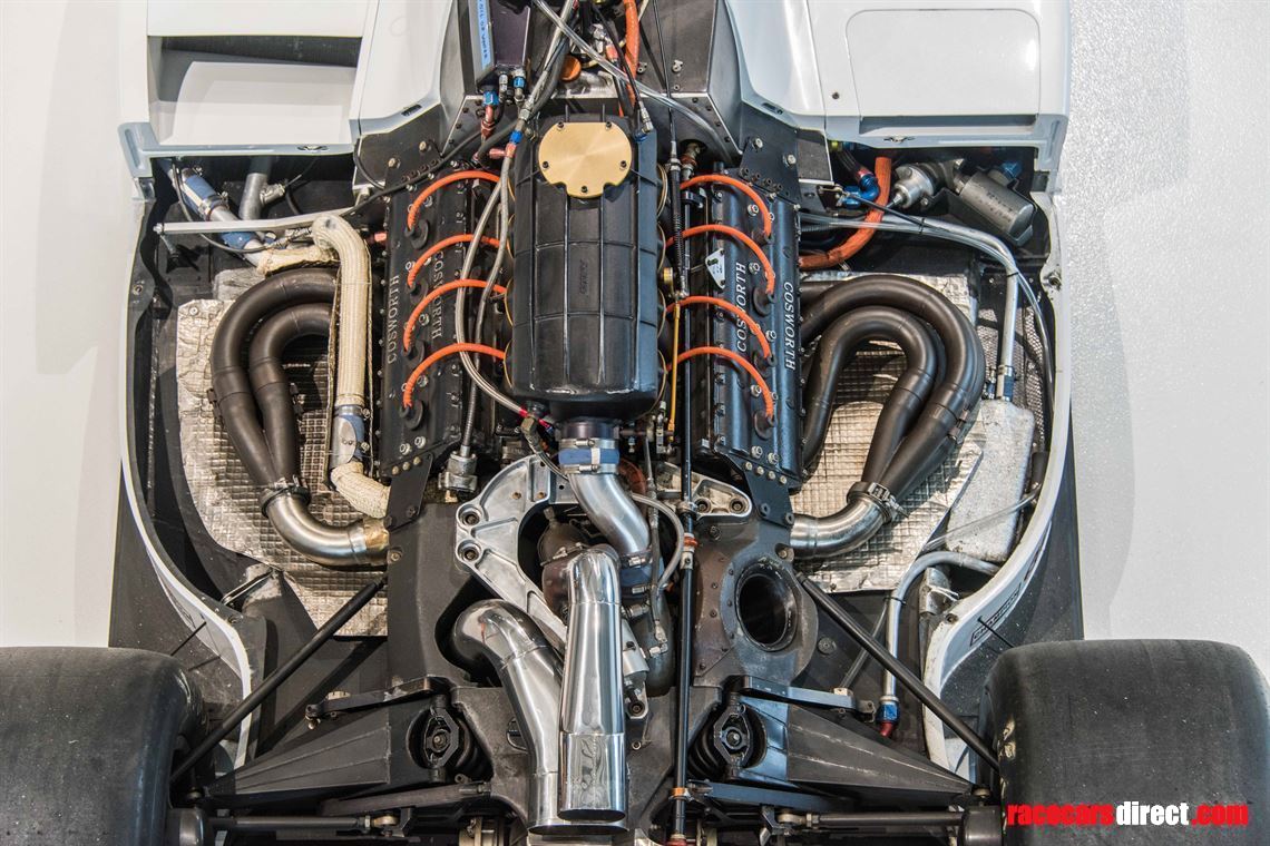 indy-car-lola-t8900-running-car