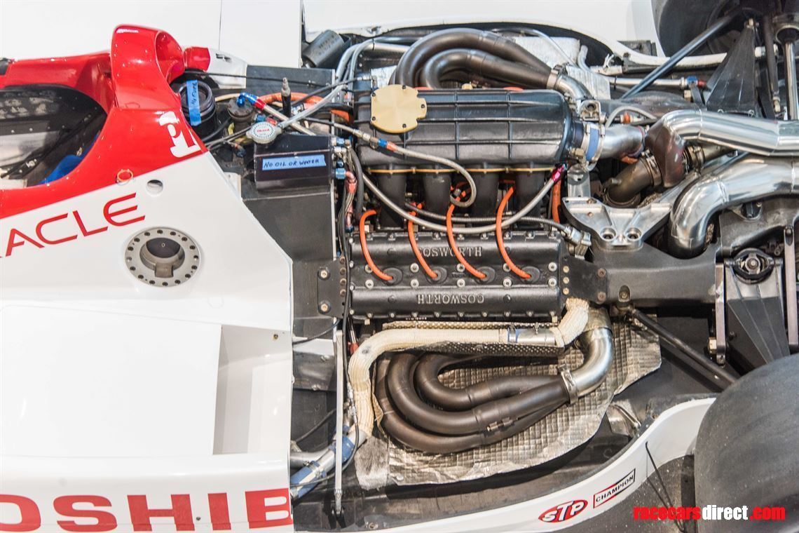 indy-car-lola-t8900-running-car