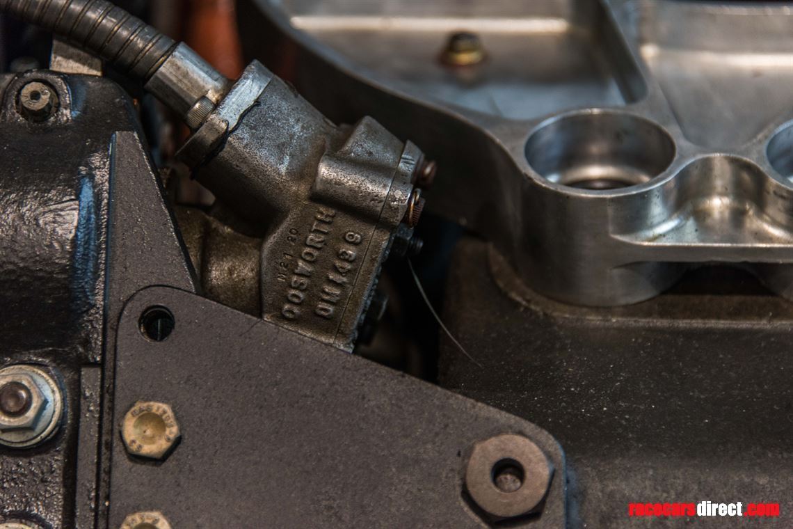 indy-car-lola-t8900-running-car