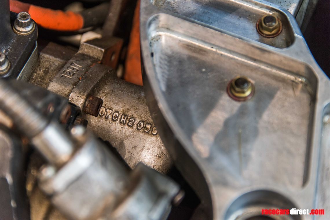 indy-car-lola-t8900-running-car