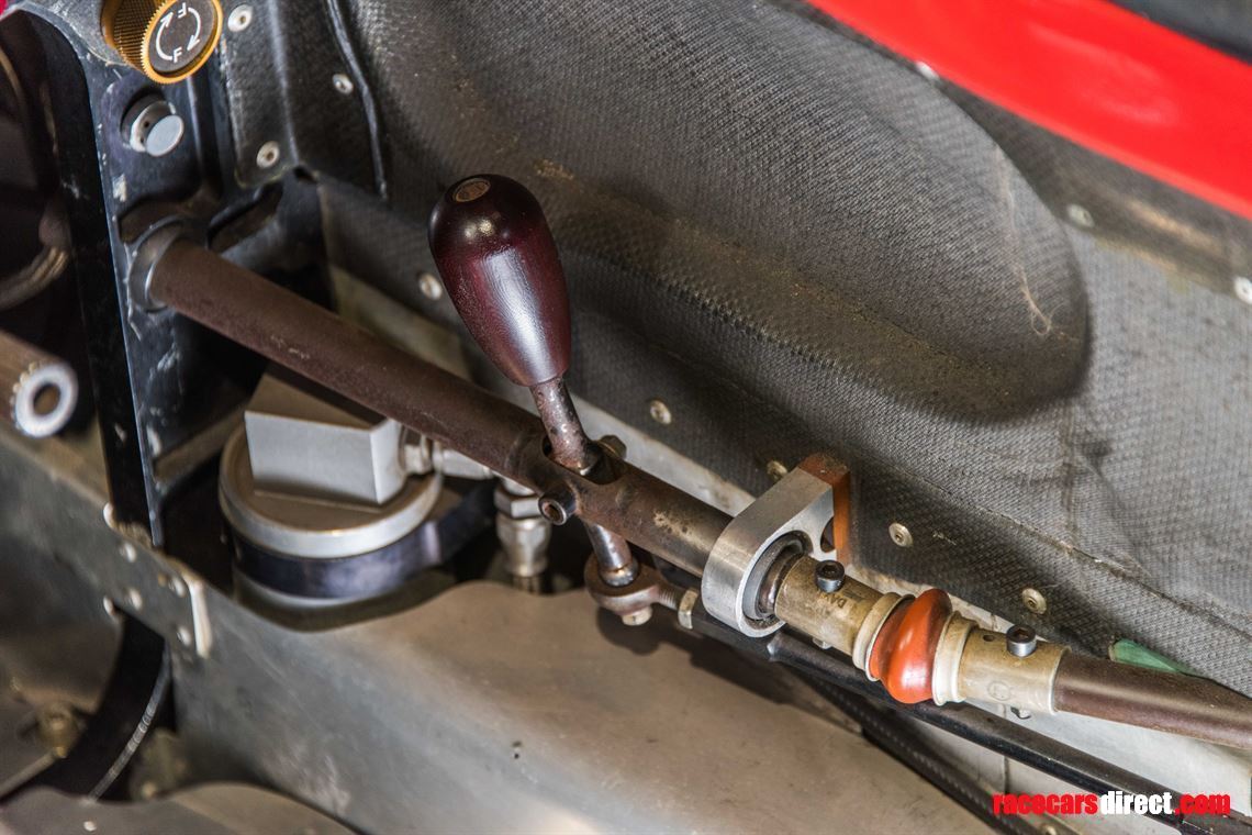 indy-car-lola-t8900-running-car