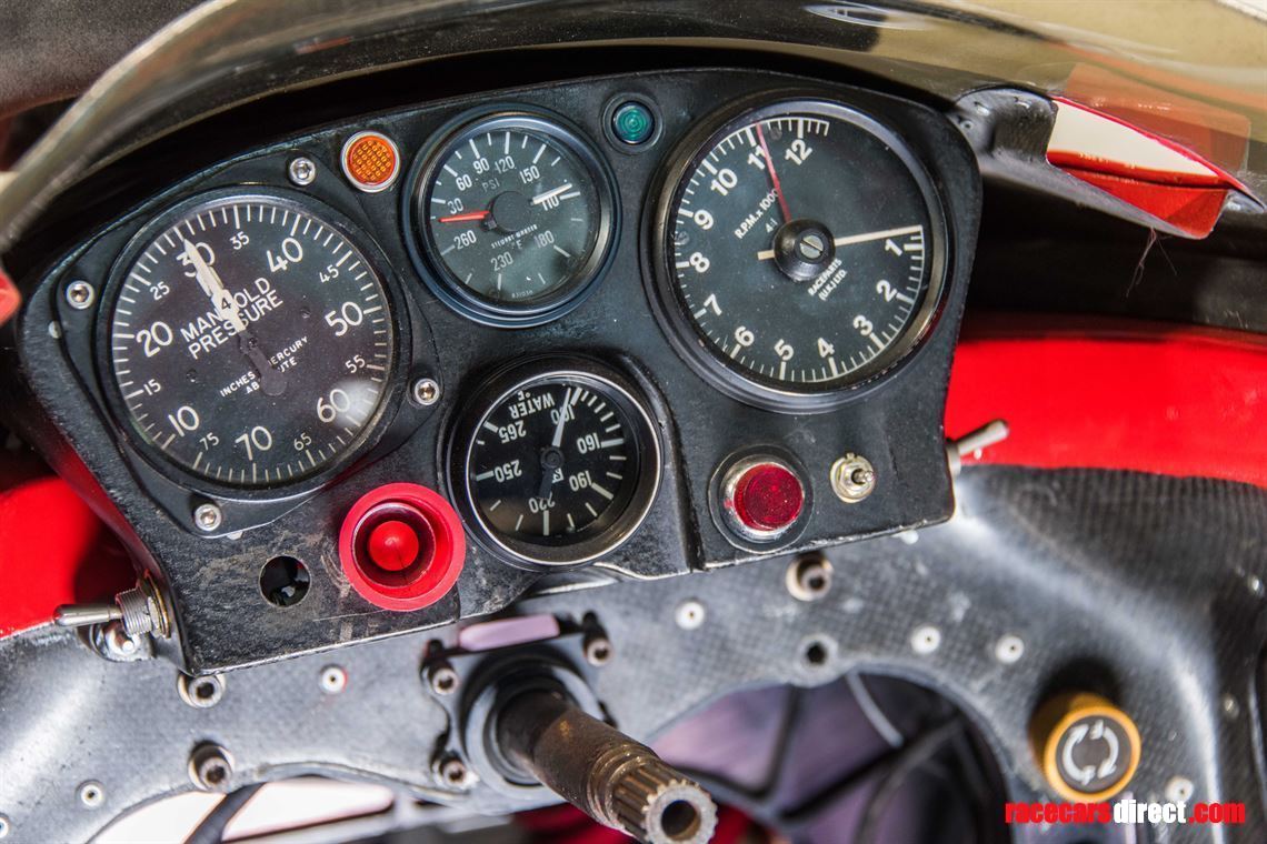 indy-car-lola-t8900-running-car