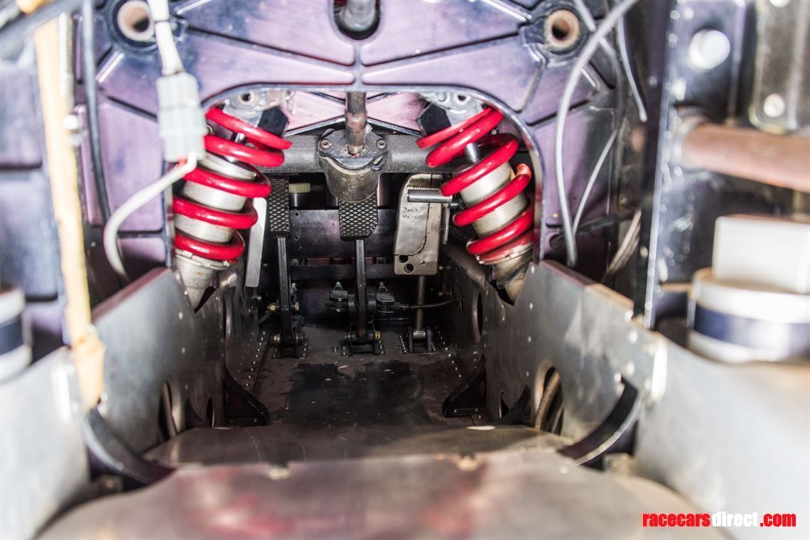 indy-car-lola-t8900-running-car