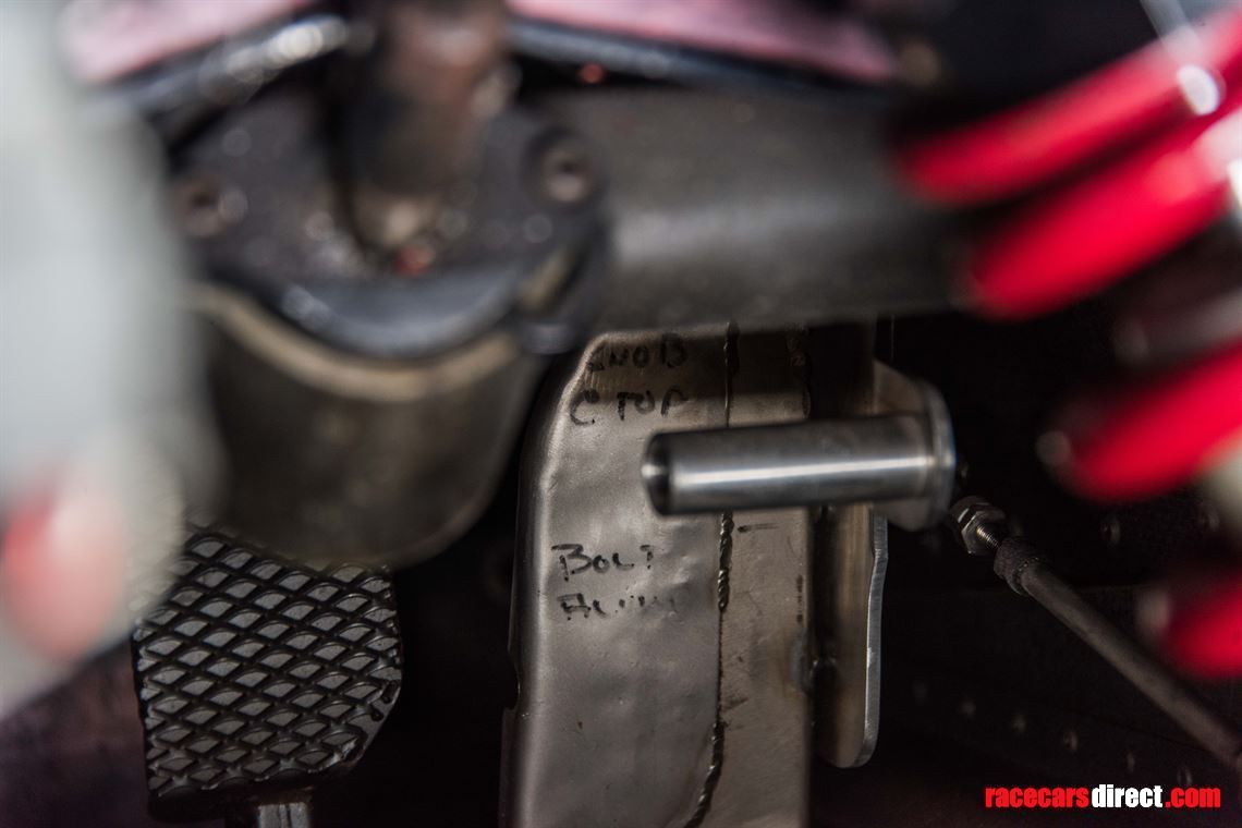 indy-car-lola-t8900-running-car