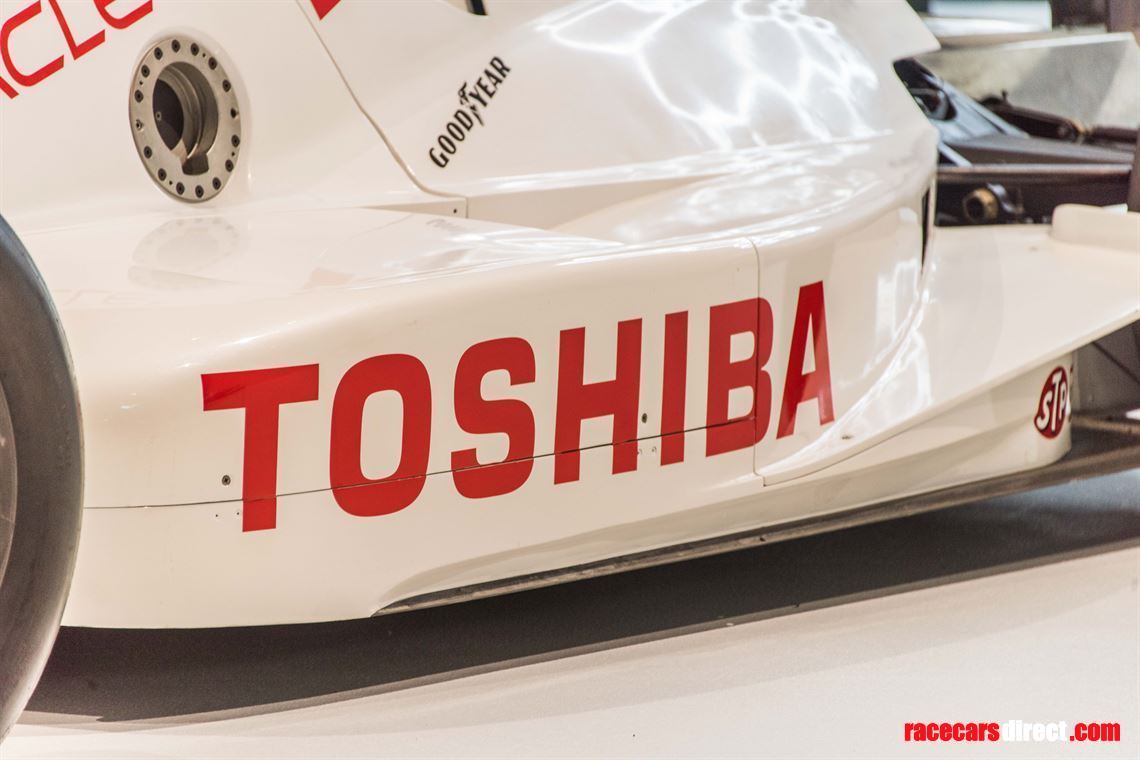 indy-car-lola-t8900-running-car